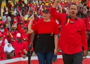 MILITANTES E AMIGOS DO MPLA MANTÊM VOTO DE CONFIANÇA POLÍTICA A JOÃO LOURENÇO