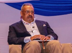 CARLOS ROSADO DE CARVALHO DEFENDE REVISÃO INCLUSIVA DA HISTÓRIA DE ANGOLA E VALORIZAÇÃO DE TODOS OS HERÓIS DA INDEPENDÊNCIA