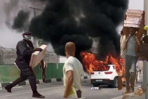 PILHAGENS, BARRICADAS E PNEUS QUEIMADOS MARCAM INÍCIO DA GREVE DOS TAXISTAS EM LUANDA