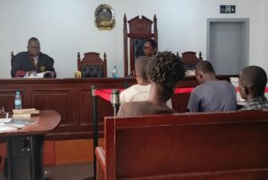CIDADÃOS CONDENADOS A UM ANO DE PRISÃO POR VANDALIZAÇÃO DOS SUPERES MERCADOS EM LUANDA