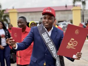 MILITANTES E SIMPATIZANTES DO MPLA RECEBEM JOSÉ MARTINS COM HONRAS PARTIDÁRIAS NA PROVÍNCIA