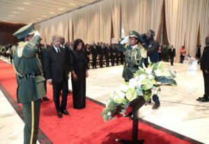 PRESIDENTE JOÃO LOURENÇO RENDE HOMENAGEM A FERNANDO DA PIEDADE DIAS DOS SANTOS