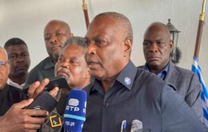 ABEL CHIVUKUVUKU LAMENTA MORTES DE JARDO MUEKALIA E FERNANDO DA PIEDADE DIAS DOS SANTOS