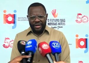 COMBATER O DESEMPREGO: IAJ ENTREGA CERTIFICADOS AOS RECÉM-FORMADOS EM EMPRENDEDORISMO E ATENDIMENTO AO PÚBLICO